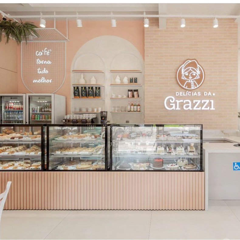 Fachada com letreiro e adesivação - Recal Comunicação Visual