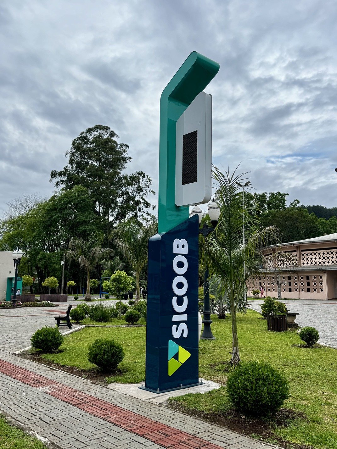 Totem Sicoob - Recal Chapecó